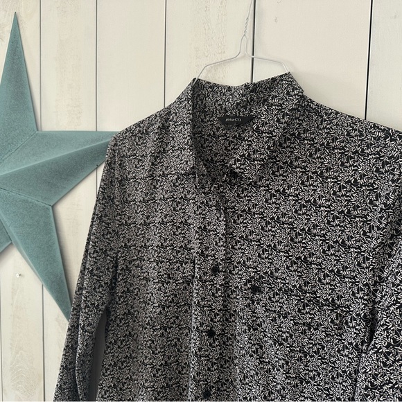 RW&CO. Tops - Floral Blouse